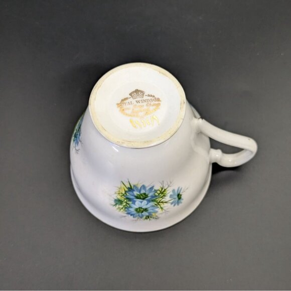 Royal Windsor Bone China Tea Cup Blue Floral Gold Trim Vintage England Teacup - Picture 10 of 11